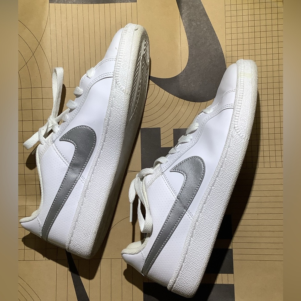 Nike White and Silver Low-Top Sneakers - Picture 5 of 13